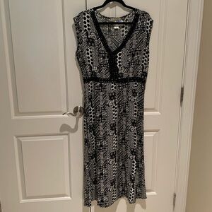 BLACK & WHITE SLEEVELESS MACI DRESS!!🖤🤍Size XL!!!